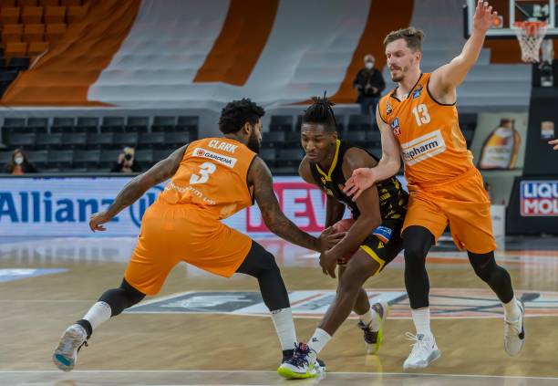 队在他的成 队在他的成