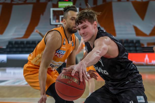 击也让阿根 击也让阿根